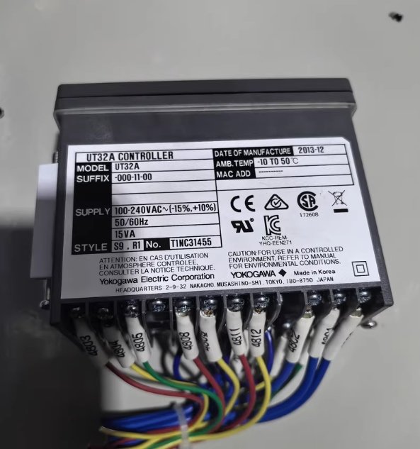 YOKOGAWA UT32A temperature controller, model UT32A-000-11-0[USED]