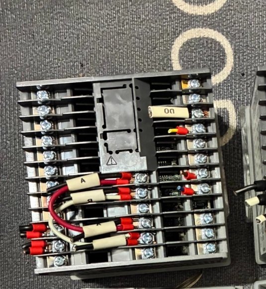 Yokogawa Programmable Temperature Controller UT35A -001-11-0[USED]