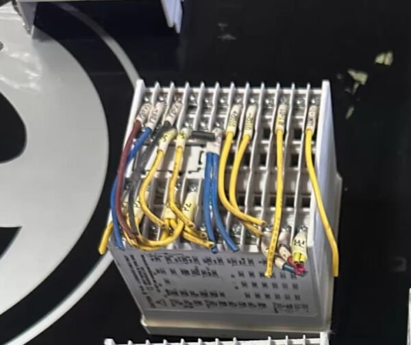 Yokogawa temperature controller UT55A-020-10-0[USED]