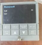 Honeywell temperature controller, thermometer, UDC230